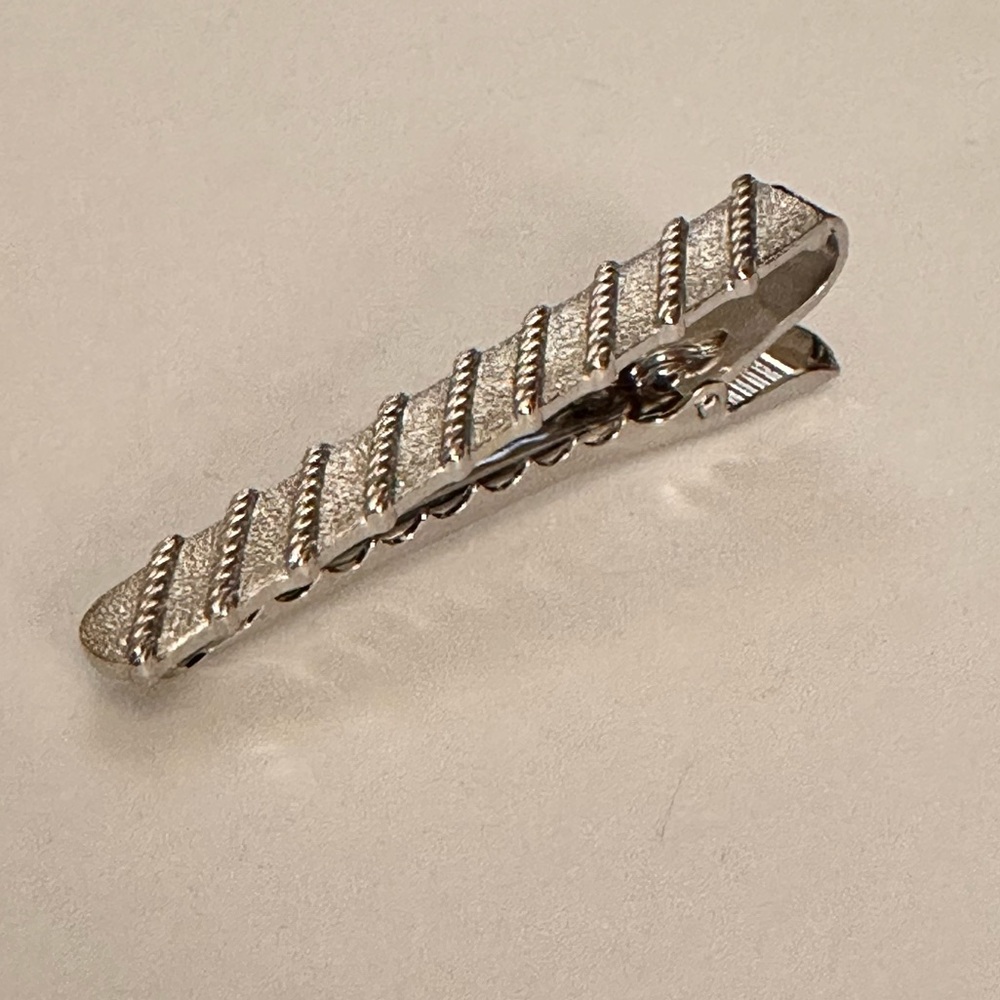 Elegant Silver Tone Detailed Design Tie Bar Clip